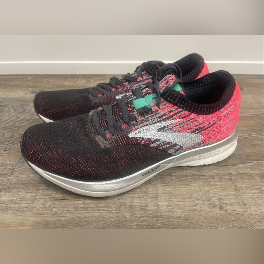 Brooks 10.5 Ricochet Women's Athletic Running Shoes - Black and Pink EUC